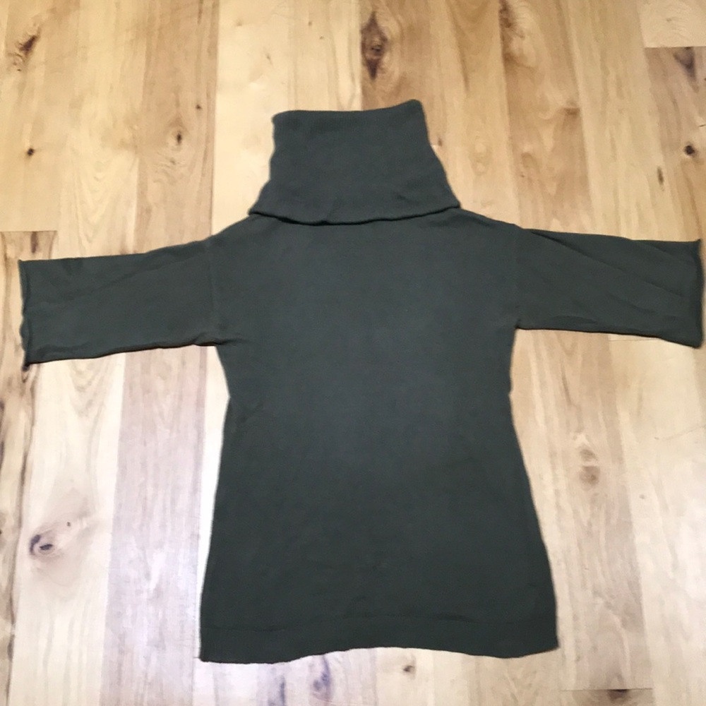 Ladies wife turtle neck sweater